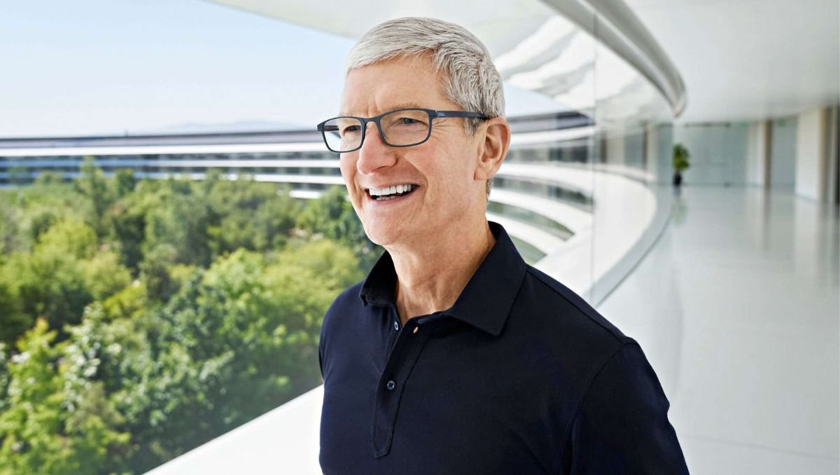 Tim Cook Addresses Succession and Leadership Changes in Apple All-Hands Meeting